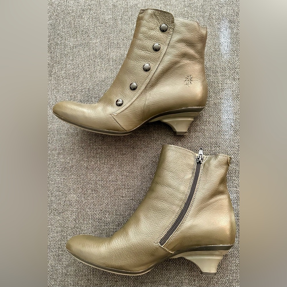 Fly London short boot size 40 EUC/ like new